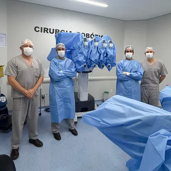 Dr. Leandro Alves, Dr. Victor Hugo Borges, Dr. Gabriel Barbosa e Dr. Celso Parreira doutores1.webp